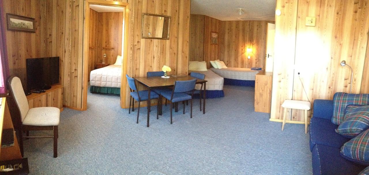Owaka Lodge Motel Bagian luar foto