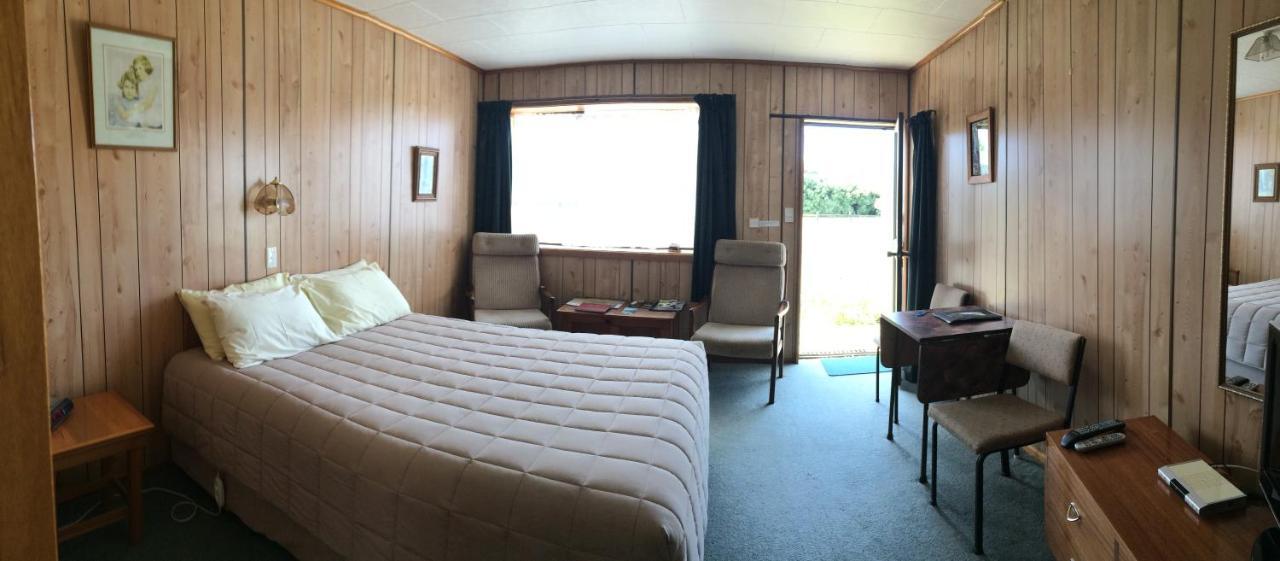Owaka Lodge Motel Bagian luar foto